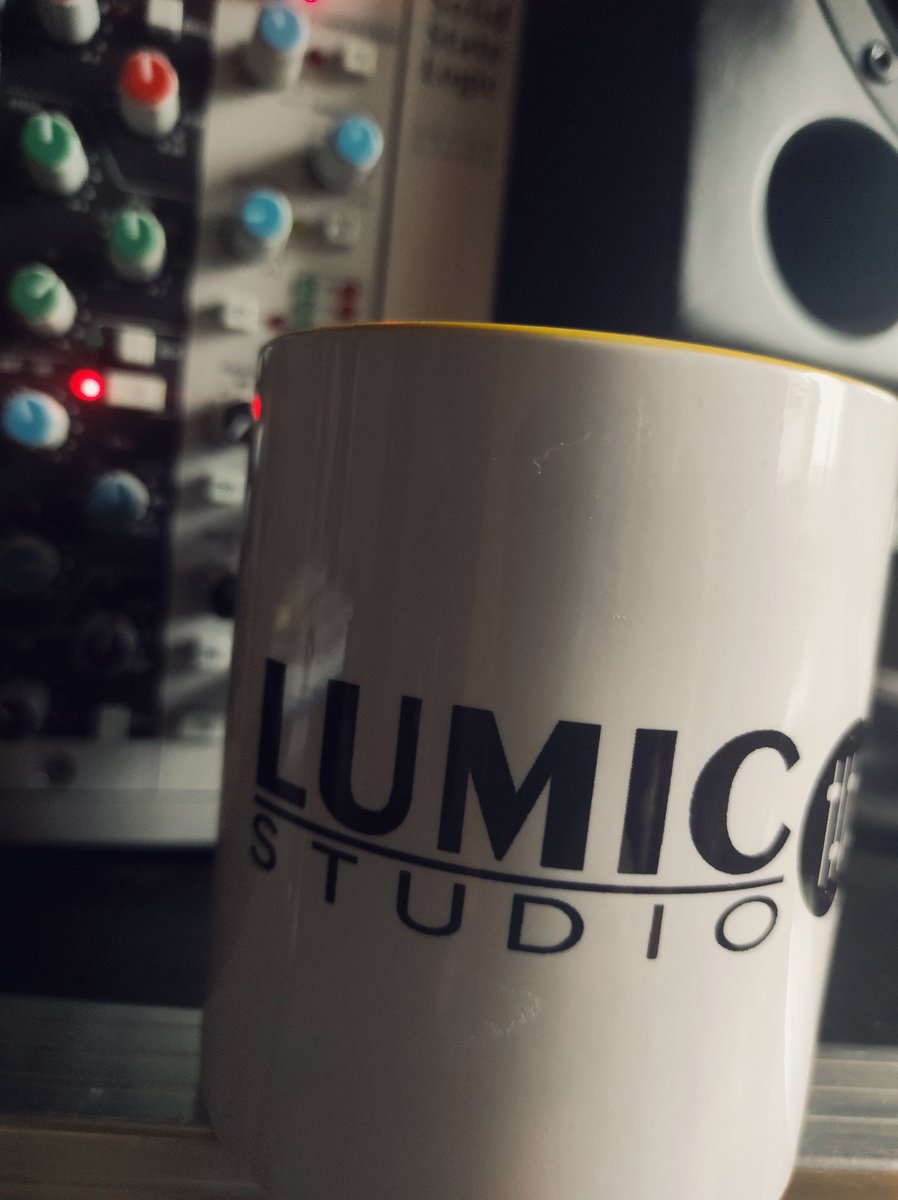LucasLumic's tweet photo. Drinking morning coffee at work with style ☕
#studio #studiolife #audioengineering #audioengineer #mixingandmastering #mixing #mixingengineer #masteringengineering #masteringengineer https://t.co/fU5NUD45s7