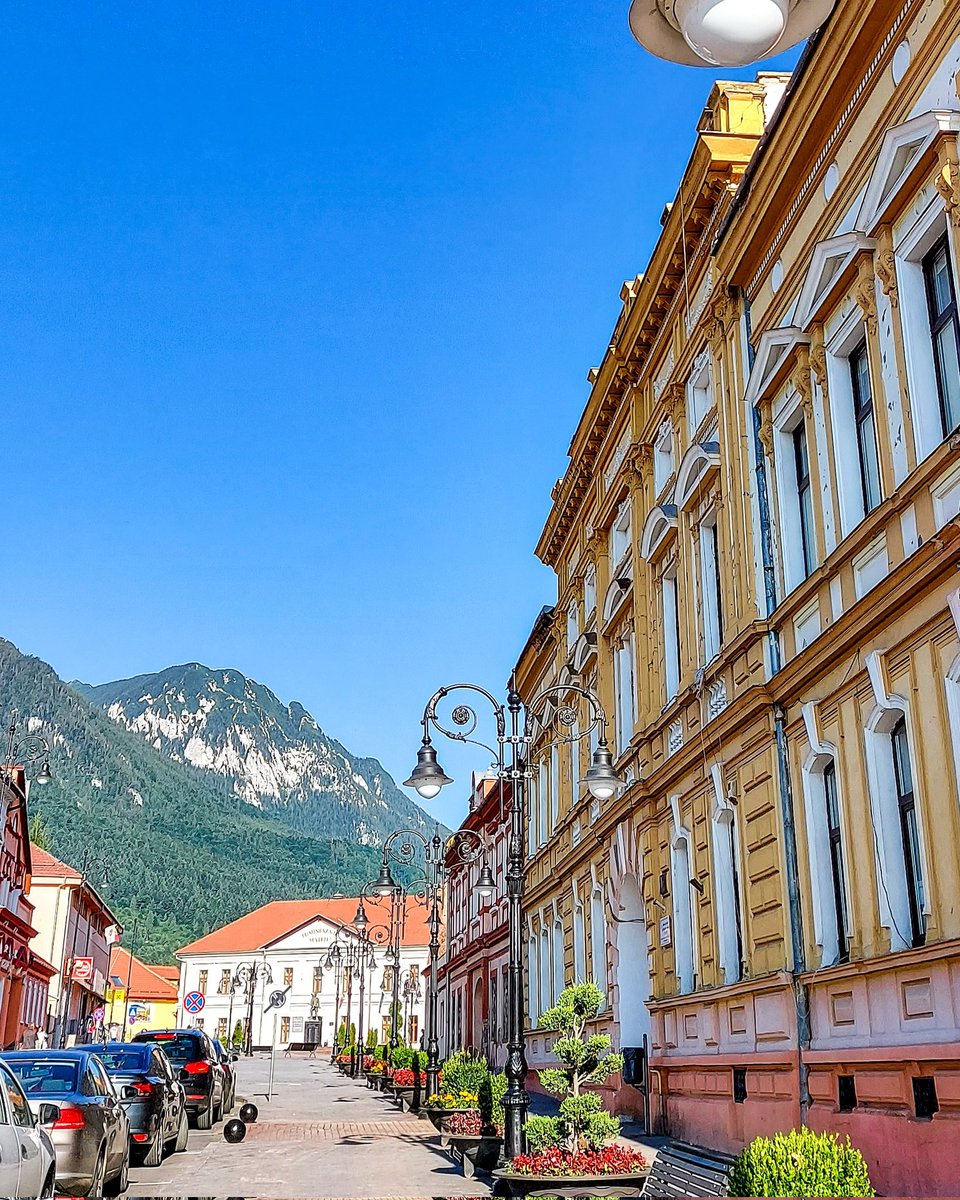 VisitZarnesti's tweet photo. Duminicile de vară sunt cele mai frumoase...⛰️🌞
~hai pe site 👉 https://t.co/bWOfDkBpco şi descoperă oraşul #zarnesti prin: povestea locului, atracții turistice, experiențe, cazare, gastronomie, servicii, cum ajung, informații utile, hărți, sau trasee turistice.
#visitzarnesti https://t.co/Tem6ZjUgbS
