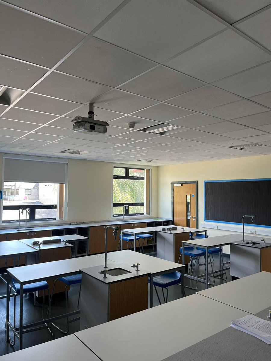 OSILTD's tweet photo. Science Classroom Installation @ Co-op Academy Leeds π§ͺ
Kitting out their new classrooms with our 1200x600mm Craft Tables with a White Top, Black Leg & Light Grey Edgingπ
#classroom #scienceclassroom #sciencetables #crafttables #schoolfurniture #schoolinstallation https://t.co/vAFfAUYwYR