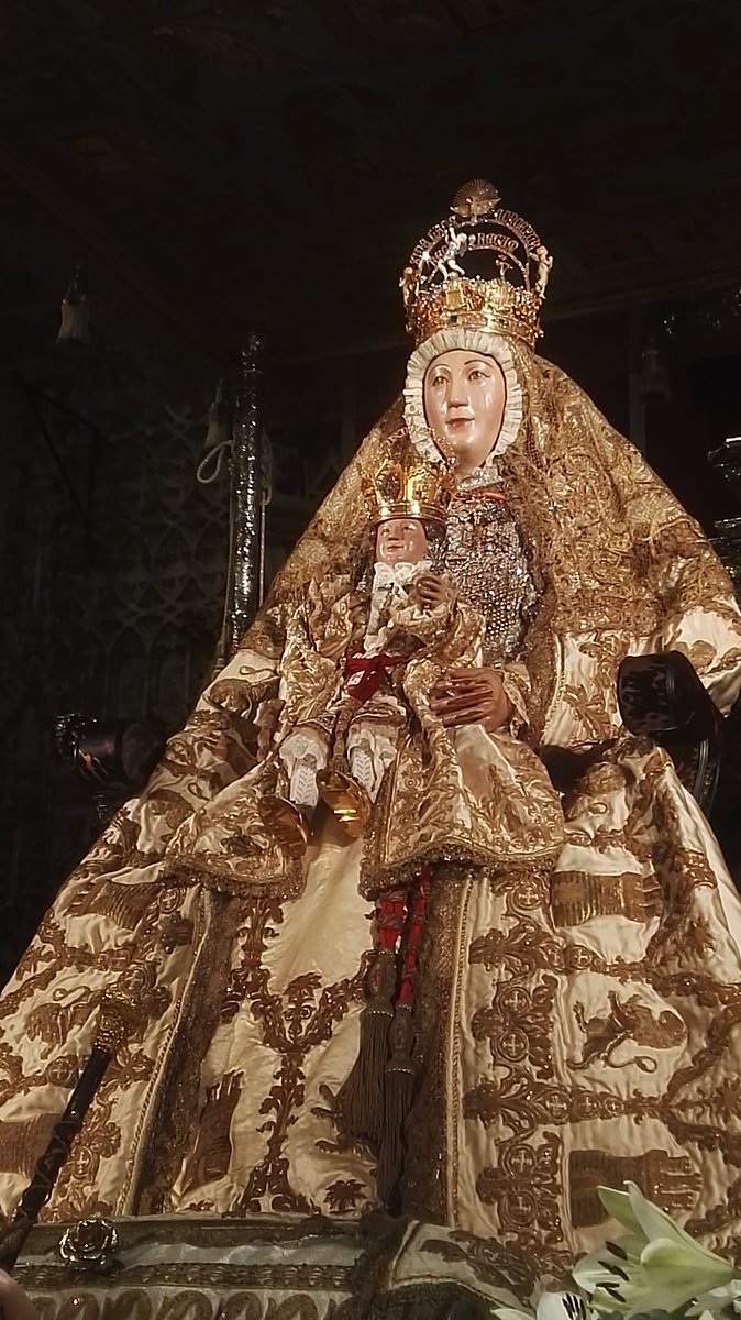 VirgenDeReyes's tweet photo. 🟦 El manto de castillos y leones, el que lucirá la Virgen de los Reyes el 15 de agosto 

#775SanFernando #VirgendelosReyes23 

https://t.co/Ro57gvhpyE https://t.co/FevFneOBsr