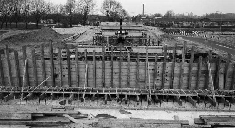 RWS_ZN's tweet photo. @Rijkswaterstaat feliciteert Tilburg met de 100e verjaardag van de bruisende #Piushaven. ‘Ons’ Wilhelminakanaal is ook 100! Het Wilhelminakanaal en de Piushaven, hand in hand. Graag tot ziens op het Havenfestival komend weekend! https://t.co/bFrvRgAywz #Rijkswaterstaat225jaar https://t.co/3IyBzT63tC