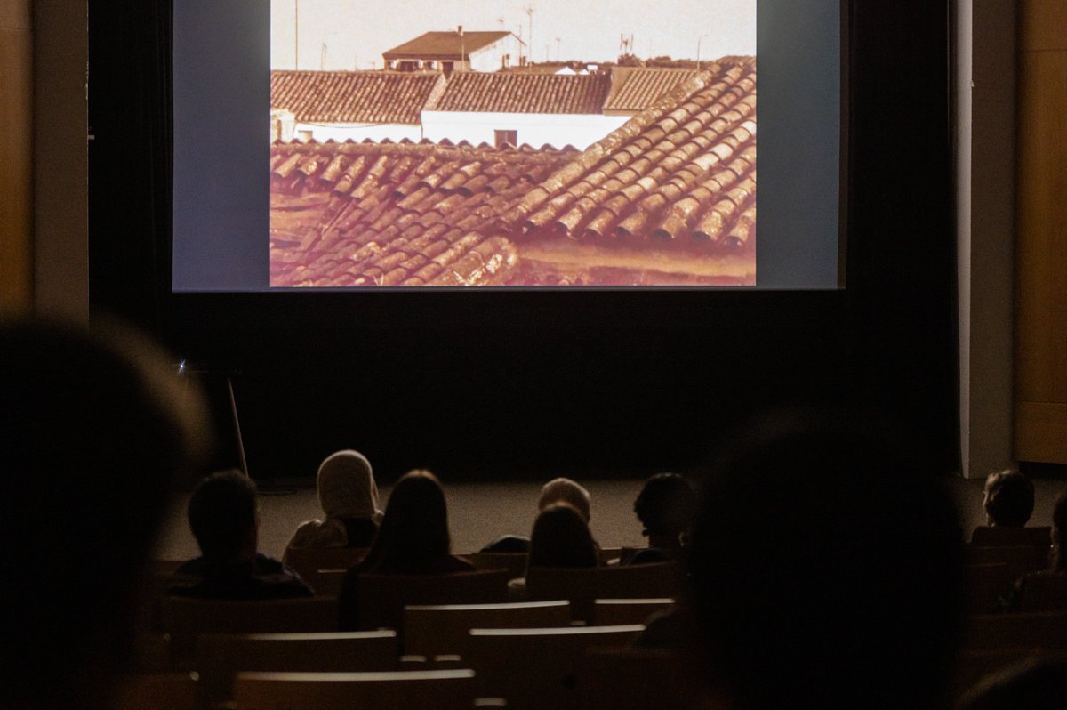 fundaciomiro's tweet photo. 🚨 LAST CALL! 🚨

🔜 Demà s'acaba el termini per presentar la teva proposta de creació contemporània a la tercera edició de #Lluerna.

📌 Et recordem com has de presentar-la: https://t.co/eeGXY995an

#FundacióMiró https://t.co/bLcE4yDl0F