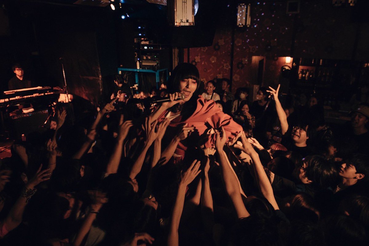 rhythm_kills's tweet photo. 新宿紅布のドレスコーズ、ものすごい熱気のライブでした
終わってから西君にずっとドラム褒めてもらえて今日気分が良いです。 https://t.co/tGCS3Fbv2u