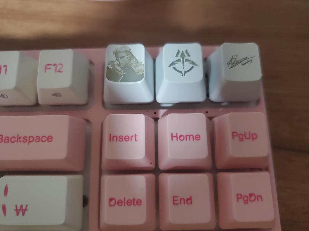 예쁜 키캡 선물 감사합니다 커스텀키캡을 받아보는게 처음이라 넘 신기하고 예쁘네요!!
귀여운 머그컵도 잘쓰겠습니다😊😊 RIO때부터 항상 감사합니다
<a href="/mang1ng/">망구</a> <a href="/hye0n3/">현</a>