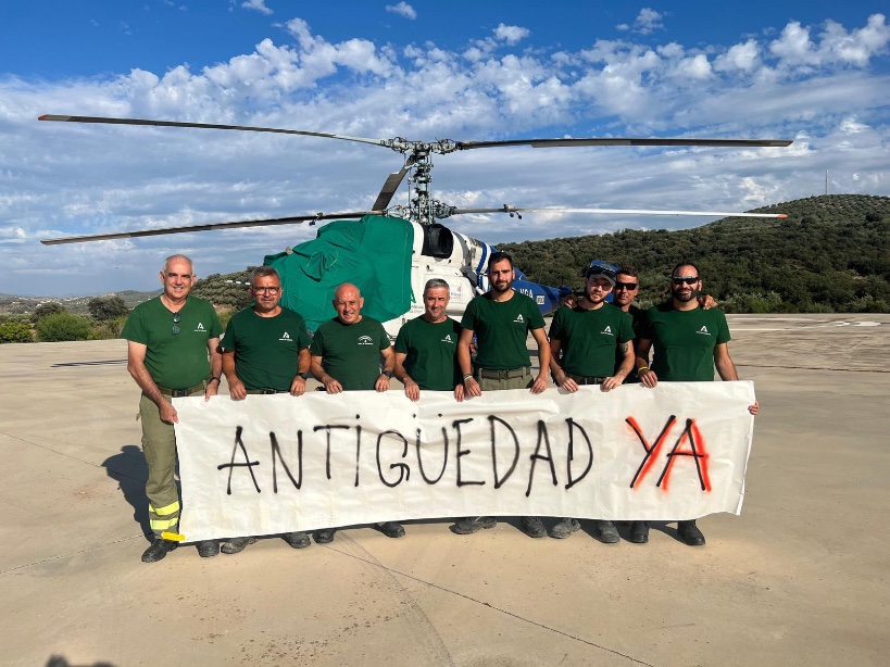 gonarj's tweet photo. Cuando comienzan los incendios forestales 🔥 nos acordamos de los/as profesionales del @Plan_INFOCA 🚁y de @AndaluciaAMAyA 👩‍🚒👨‍🚒pero antes, en los despachos, @antoniosanz @CarmenCrespoPP y @JuanMa_Moreno les racanean el reconocimiento de la antigüedad.
#antiguedadAMAYA https://t.co/ySyNAvzrtM