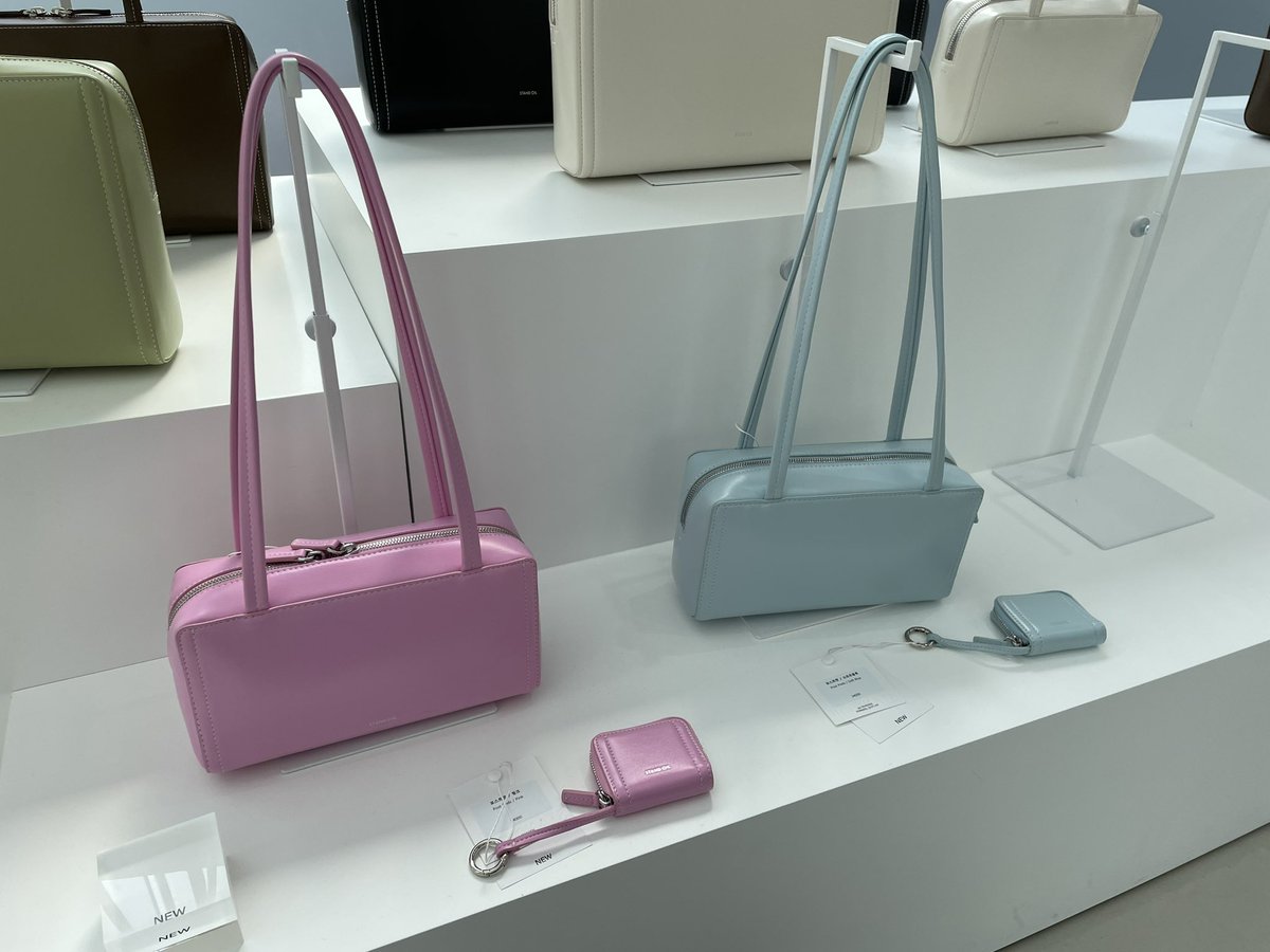 9oodystuff_'s tweet photo. 💕 หิ้ว stand oil 💕

รุ่น post bag สีใหม่ ชมพูบาร์บี้และสีฟ้าสวยมากๆค่า น้ำหนักเบา จุของได้เยอะสุดๆ 🤟🏼

ราคา 2,990 บาท (รวมส่ง)

ส่งกลับวันที่ 8/8 

🤍 รุ่นอื่นๆสอบถามเพิ่มเติมได้ค่าา

#หิ้วเกาหลี #พรีออเดอร์เกาหลี #standoil #พรีเกาหลี https://t.co/XKObWVhPgr