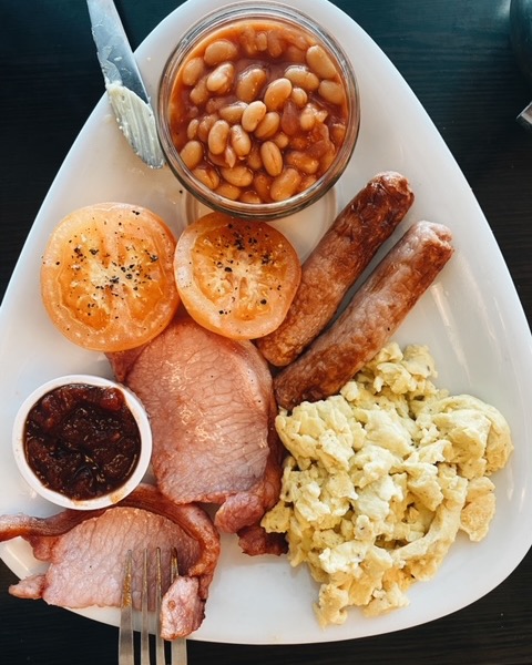 gourmetparlour1's tweet photo. It's all about the fry! Sit down and enjoy in Collooney. 😍

#sligowhoknew #irishfry #sligofoodtrail #goodfoodireland https://t.co/Z0TCthtVLk