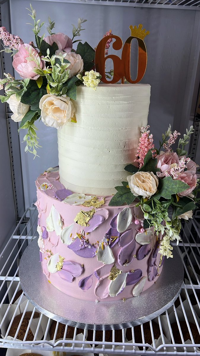 BakedbyTiare's tweet photo. Birthday keke for a very special lady turning 60 years old last week. https://t.co/GUWr3Rc4iW
