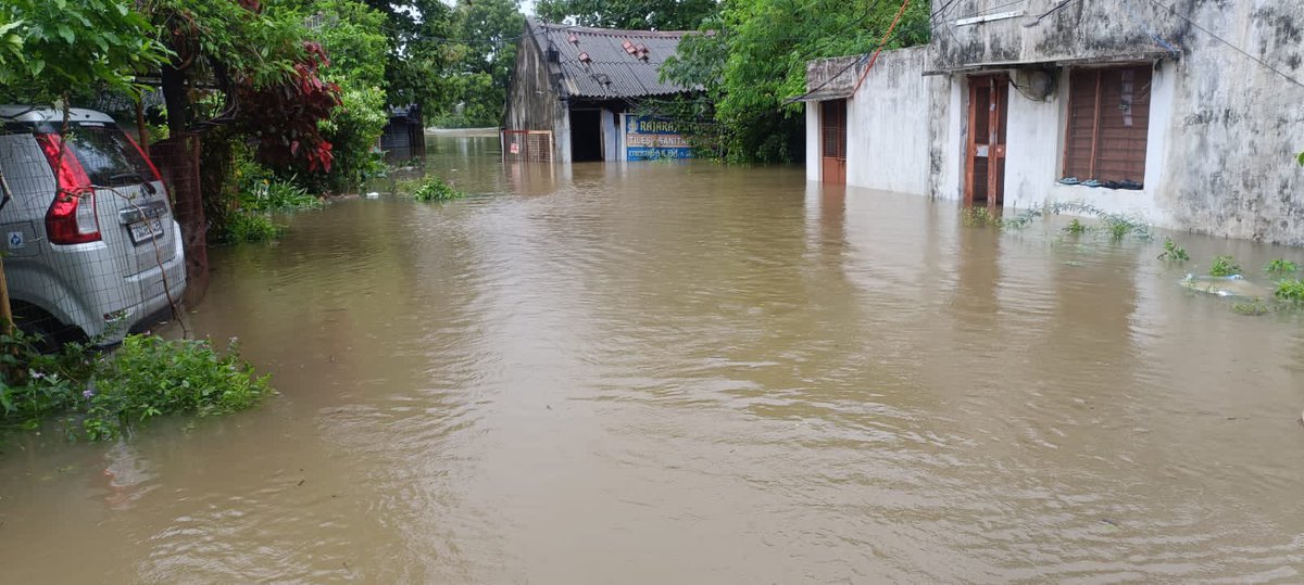 Bittu1126's tweet photo. Hi sir, This is Arun from #waranagal we have papaer plate manufacturing unit located at Hunter Road vishal mart,Hnk We lost all the machines &amp;  stock due to #floods in #waranagal kindly please help sir @KTRBRS @KTRoffice @TelanganaCMO @MC_GWMC will share photos sir https://t.co/8jtlknX29x