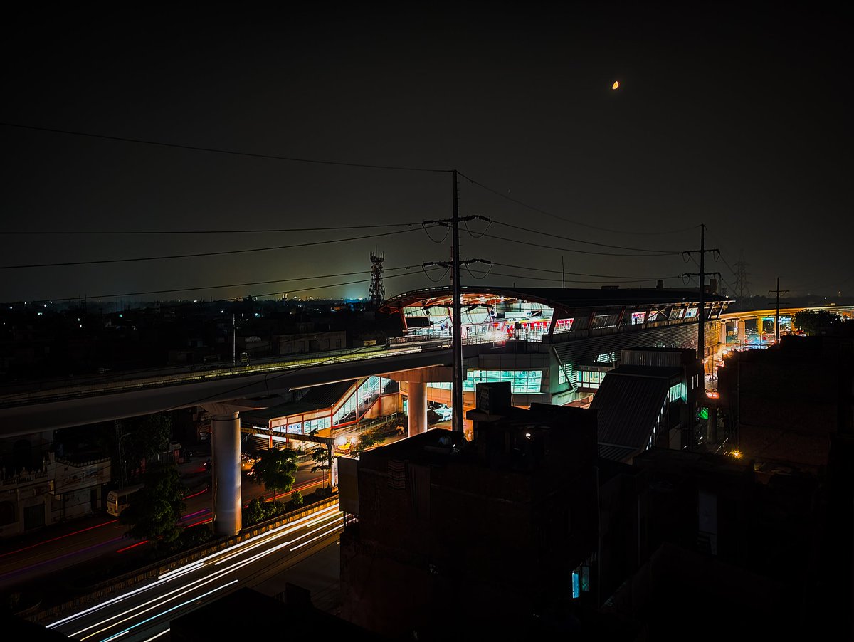 iammuddii's tweet image. Metro Lahore.
.
.
.
.
.
.
.
#lahore #pakistan #GTRoad #amayarestaurant #crown #shotononeplus #streetphotography #metro #city #nightphotography #destinationpakistan🇵🇰 #citylights #lahorianspk #dawndotcom #natgeo