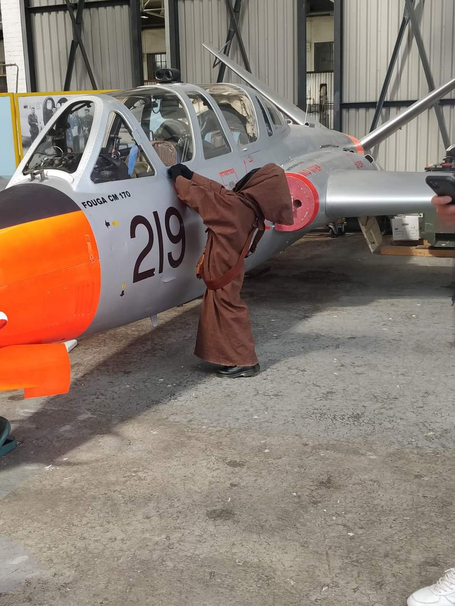 One of our cadet jawas did their best to 'acquire' some transport to see if it was suitable to carry some recently 'traded' shiny items back to Tattooine. 

#Jawa #Utinni #Endorcampus #GalacticAcademy #JudgeUsByOurSizeDoNot

📷 Sean Lambert