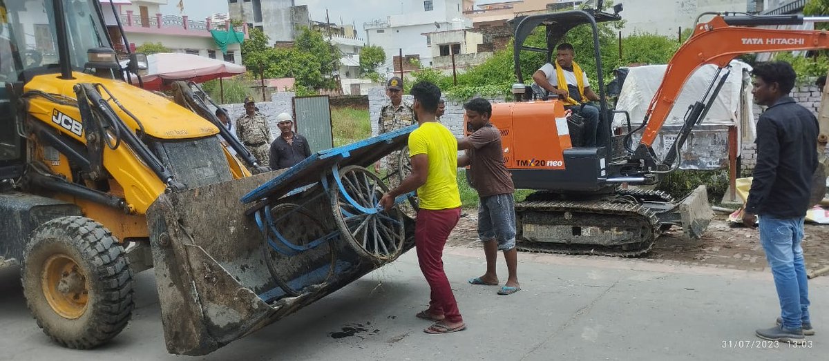 SBM (Urban) 2.0-ULB Code-801160
31 जुलाई 2023 को नगर निगम, गोरखपुर द्वारा महानगर के दाऊदपुर चौराहे से लेकर नहर रोड पर किए अतिक्रमण को ध्वस्त कर हटाया गया
#स्वच्छता_परमोधर्म
#NagarSafaiUP
#SwachhSurvekshan2023
<a href="/SwachhBharatGov/">Swachh Bharat Urban</a>
@NagarVikasUP
<a href="/aksharmaBharat/">A K Sharma</a>
<a href="/ravikishann/">Ravi Kishan</a>
<a href="/CMOfficeUP/">CM Office, GoUP</a>