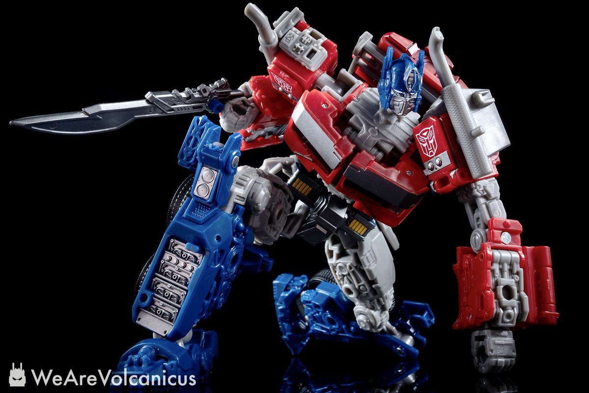 WeAreVolcanicus's tweet photo. “Stand down!”

#transformers #riseofthebeasts #autobots #optimusprime #studioseries #transformerstoys #toyphotography #hasbrotoypic https://t.co/oDJEaHwajR