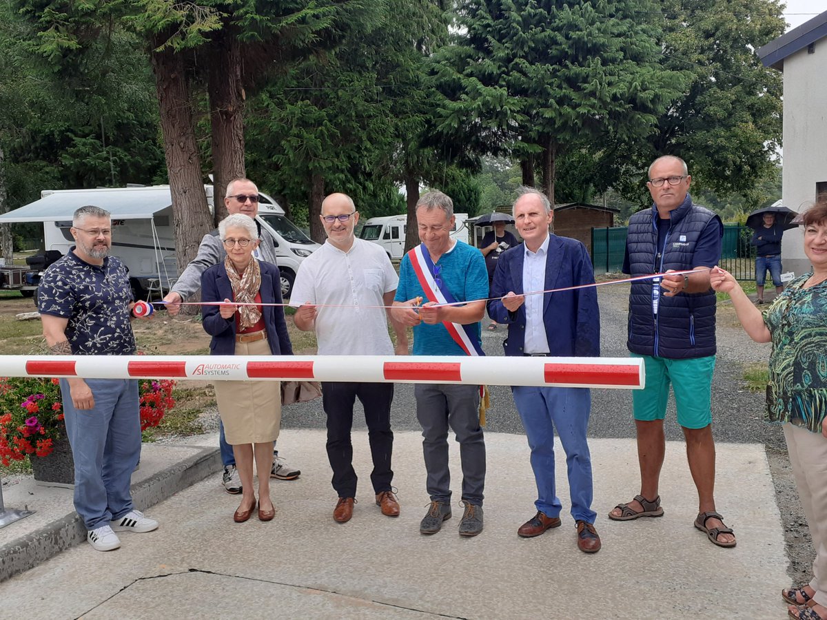 campingcarpark's tweet photo. Samedi dernier a eu lieu l'inauguration du Camping de mon Village de #Noth (23) 🥳
Un bel #événement qui a rassemblé les élus de la commune, les ambassadeurs du réseau CAMPING-CAR PARK et bien sûr nos amis camping-caristes ! 🚐🌲
Bravo & bienvenue à Noth dans le #réseau ! https://t.co/GVph88gseY