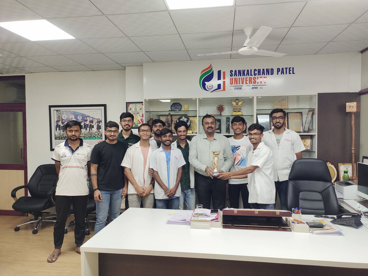 anasghasura10's tweet photo. Thank you Respected Chairman @Prakashh1970 Sir of our Sankalchand Patel University for your guidance, support and enlighten us with the importance of sports.
@spuvsn 
#sankalchandateluniversity https://t.co/TnmZDOZnc8