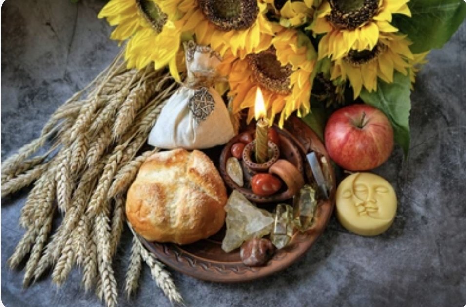 WitchofSalopia's tweet photo. "We have ploughed, and we have sowed
We have reaped and we have mowed 
And we have brought home every load
Hurrah for the Harvest Home" 🌾

Happy Lammas/ Lughnasadh to all. May the blessings be numerous in a time when the Earth is bountiful with the culmination of our labour🍞🧡 https://t.co/I8JrMMcJaV