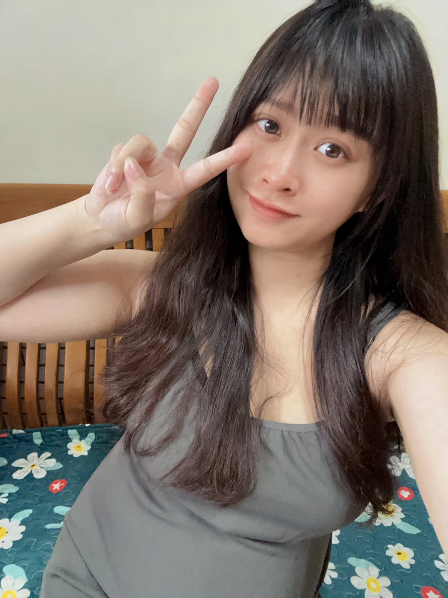 WanDa96563996's tweet photo. 懷孕邁入7個月，身材真的不比以前了(ó﹏ò｡)
兩顆奶子像水球一樣從大C變成小E.. 
真的很像把奶子射出去重死我了🥲
#肉肉 #人妻 #孕婦 #E奶 https://t.co/xflBQOX0Er