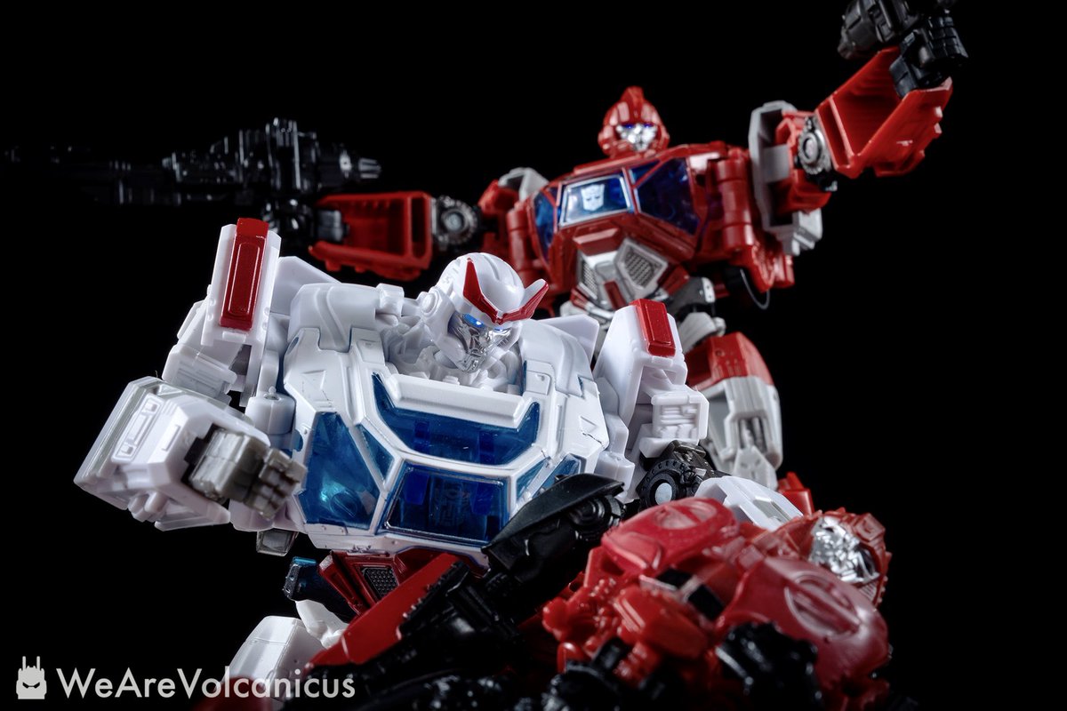 WeAreVolcanicus's tweet photo. War for Cybertron

#transformers #bumblebeemovie #riseofthebeasts #autobots #decepticons #optimusprime  #soundwave #arcee #bumblebee #starscream #wheeljack #ironhide #cliffjumper #ratchet #brawn #studioseries #transformerstoys #toyphotography #hasbrotoypic https://t.co/AM4IUb0qqW