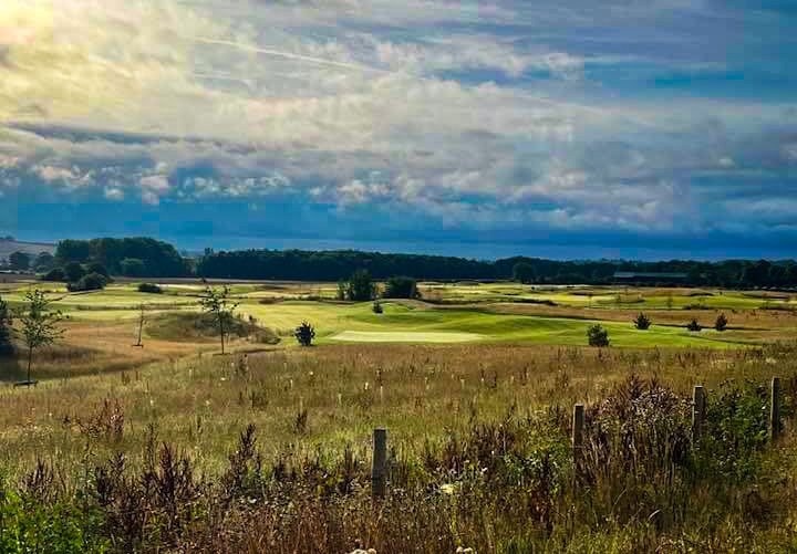 IngestreParkGC's tweet photo. Photo taken by a local resident/member on their morning walk past the course.

Not bad views 👌⛳️

#views #walkwithaview #natural https://t.co/3Dzo2pnv1i