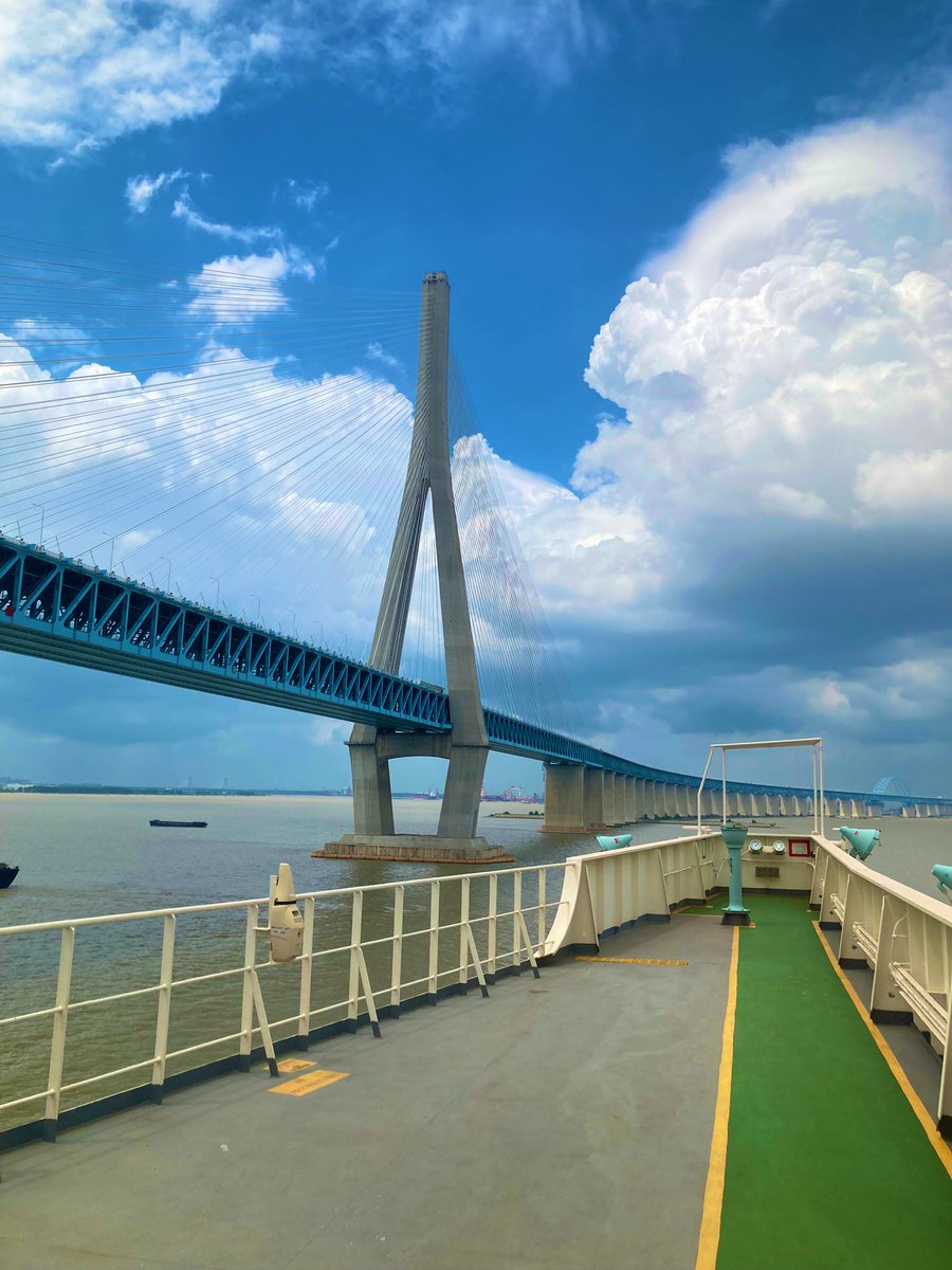 出港しました。
黄河をダウンリバーしてます。
台風を交わすために久しぶりの台湾ストレート経由でオーストラリアに向かってます！！
2度と来たくない…