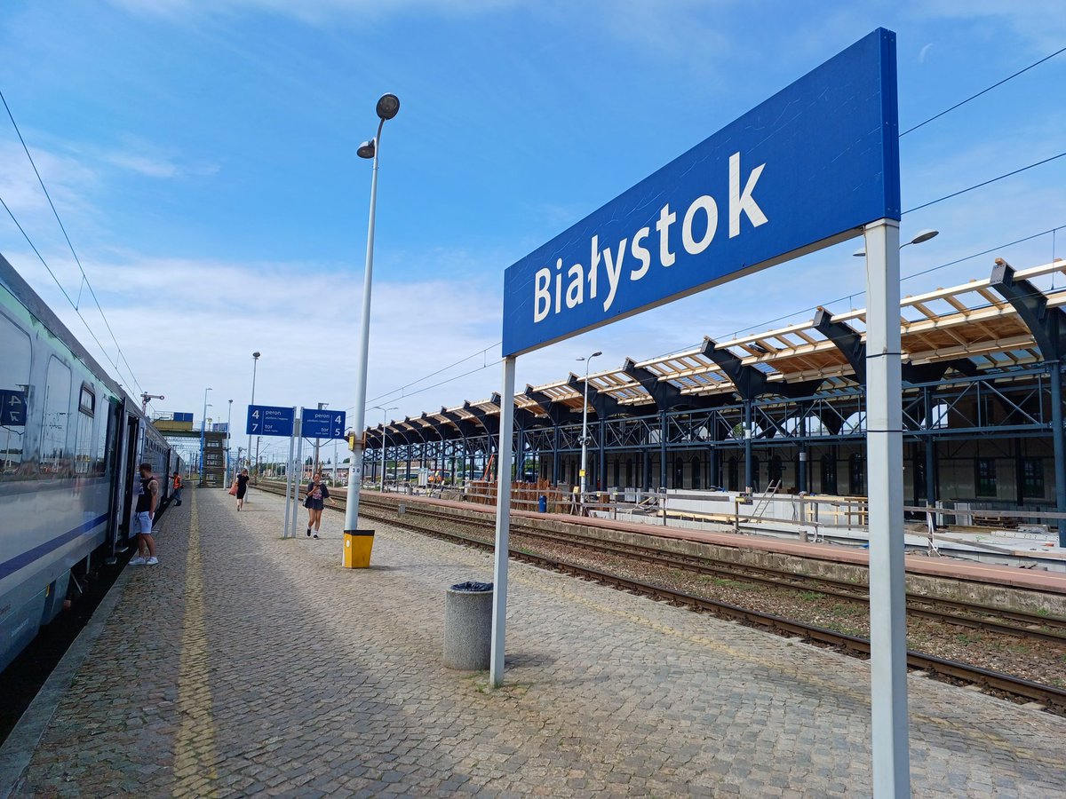 determinedAF's tweet image. Neue Bahnsteigdächer &amp;amp; alte Formsignale in Białystok (🇵🇱) auf dem Weg nach Kaunas (🇱🇹) mit dem IC 144 Hańcza 🚂