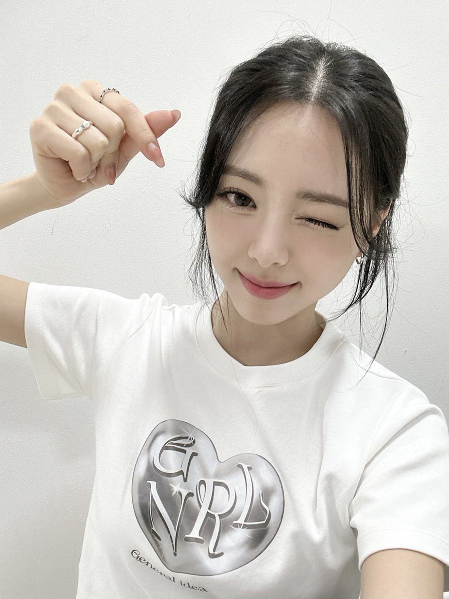 [ #기우쌤 ]
더욱 눈부시게 만들 테니🎵
유나의 내추럴 스타일링이 궁금하다면?
🎬 youtu.be/nzYu2FPHPCw

🍰 M/V youtu.be/0bIRwBpBcZQ
🎧 CAKE kko.to/eoMjL0dgJy
🥊 ALBUM ITZY.lnk.to/KILLMYDOUBT

#ITZY #MIDZY <a href="/ITZYofficial/">ITZY</a>
#ITZY_KILLMYDOUBT
#ITZY_CAKE