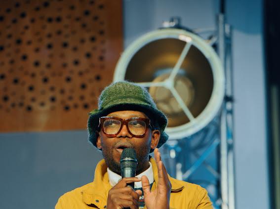 sixft7latina's tweet image. #ASenseOfHumor