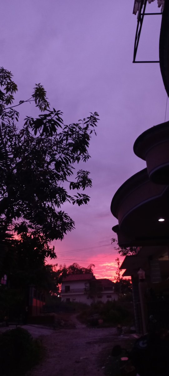 hoxshind's tweet photo. @convomf Langit sore, no filter ✨️

📸 Samsung J2prime https://t.co/G8zuAwngR8