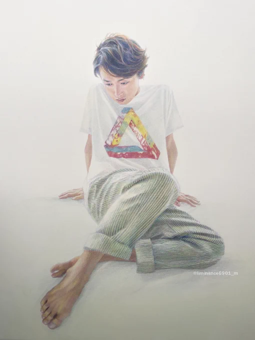 #色鉛筆画 #大野智   雷ピカピカゴロゴロの中完成 グラビアでは切られてた指先まで入っとるよこの大野くん何度描いてもいいな。