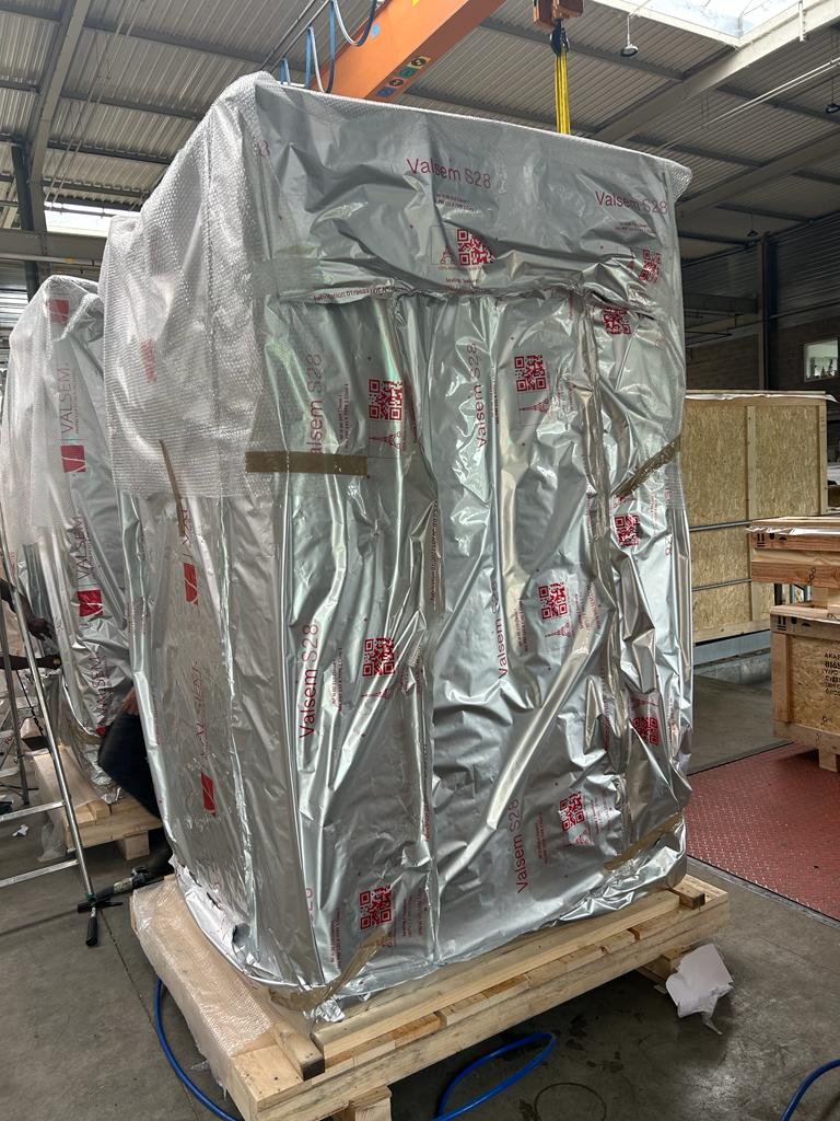 embalsace's tweet photo. Nous emballons avec soin tous les produits fournis par nos clients et tenons compte de la sensibilité propre du matériel.
Poids de la caisse emballée: 930 kg
Dimensions: 171 x 130 x 252 cm
Contactez-nous au 03 88 69 59 17 pour plus d’informations. https://t.co/zbq62dnZ7m
