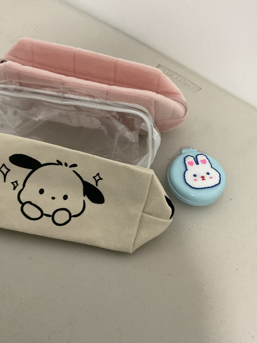 faecadz's tweet photo. my pouches finally came https://t.co/kn0xf1013h