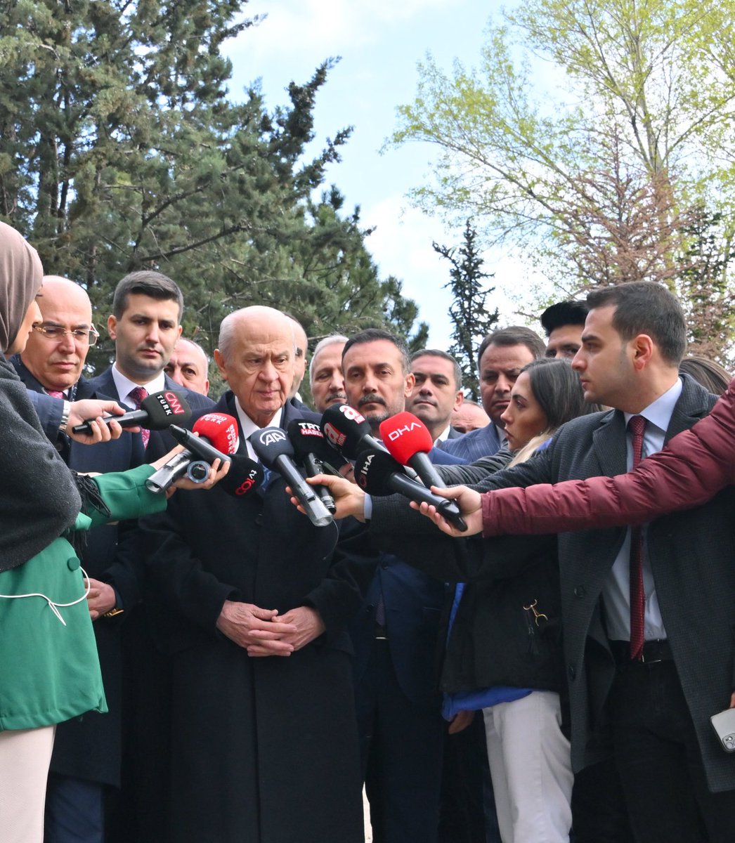 Muğla Akbelen’de FETÖ ve PKK iltisaklı kriminal tiplere eylem alanı açan, sözde çevreci örgütlere çanak tutan, yasa dışı sol gruplarla kol kola girip olay çıkarmak için fırsat kollayan CHP yönetimi, siyasi komaya girmesine neden olan yüksek tansiyonu bir kanaldan Türkiye’ye