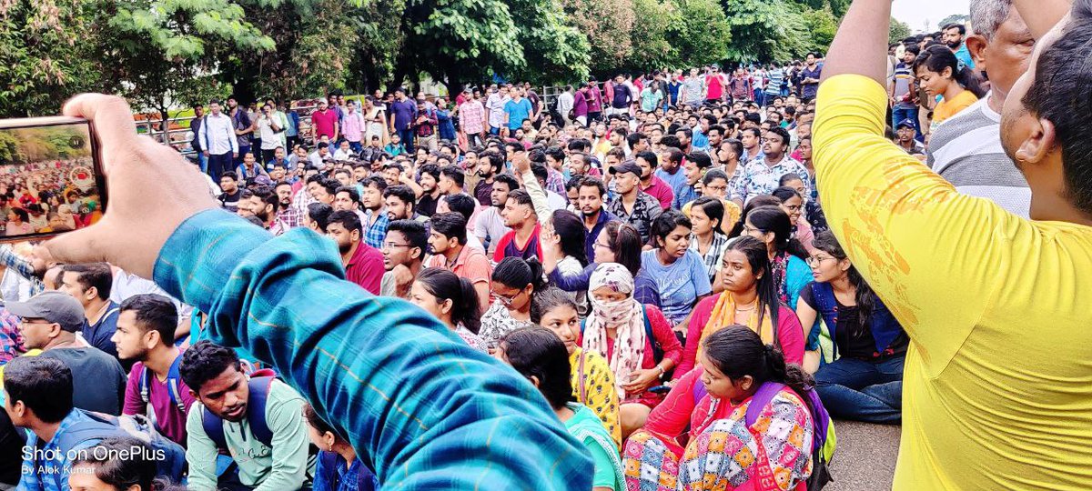 Raj83224859's tweet photo. @vkpandianod More than 4000+  Aspirants strike against OSSSC OSSC OPSC
Sir we need your support
#OdishaJobScam https://t.co/H6jF2Yw44l