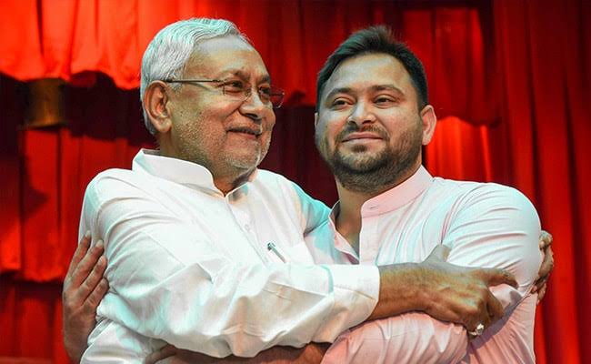 पिछड़ों को उनका हक़ देने के लिए बिहार सरकार ने इसी साल जनवरी में जाति आधारित जनगणना शुरू की थी मगर कुछ लोगों के पेट में ज़ोर से मरोड़ उठी और पटना हाईकोर्ट में 6 याचिकाएं डाल दीं कि ये जनगणना न हो, तो 4 मई को पटना हाईकोर्ट ने भी इसपर रोक लगा दी थी।

मगर आज पटना हाईकोर्ट ने ये रोक