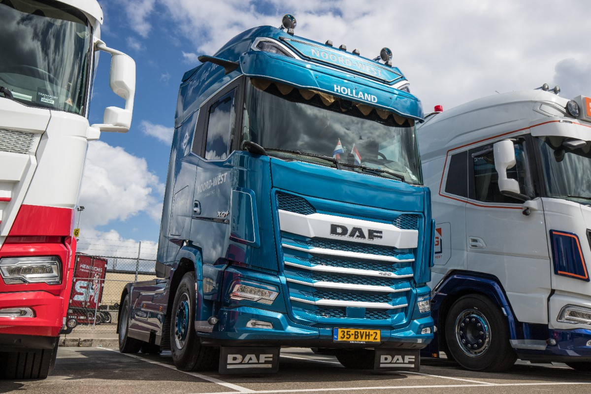 Truckland's tweet photo. [3] Truckland klanten in DAF NL showstraat op het #TruckstarFestival

🚛 DAF XG+ 480 FT.
Noord-West Transport

#DAFfan #DikkeDAF #noordwesttransport https://t.co/TJPsPL1qq7