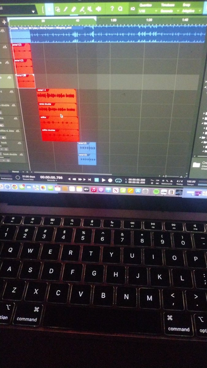 WEPETOkenHTs's tweet photo. Another Collab ✅ 4of12 
Late night session 
( 2am )💻🎙️🎶 
 #gmeyungmac #gmerecordz #newmusic #newcollabs #stillup #stillworking https://t.co/5MhxdVzB5y