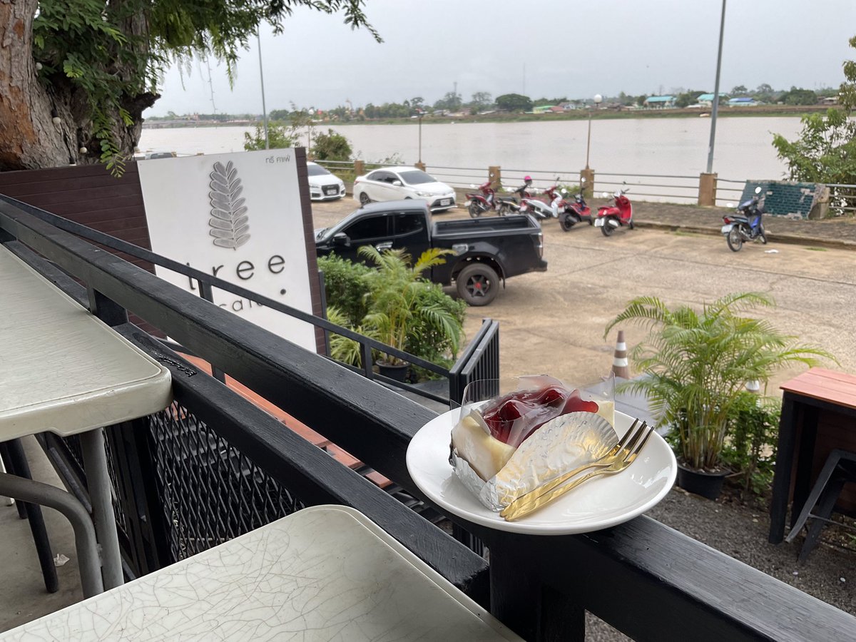 deadeff's tweet photo. “อุบลทักมาเลยครับ” 😁
#อุบลราชธานี
#treecafe
@ Tree cafe https://t.co/cORezFKxdO