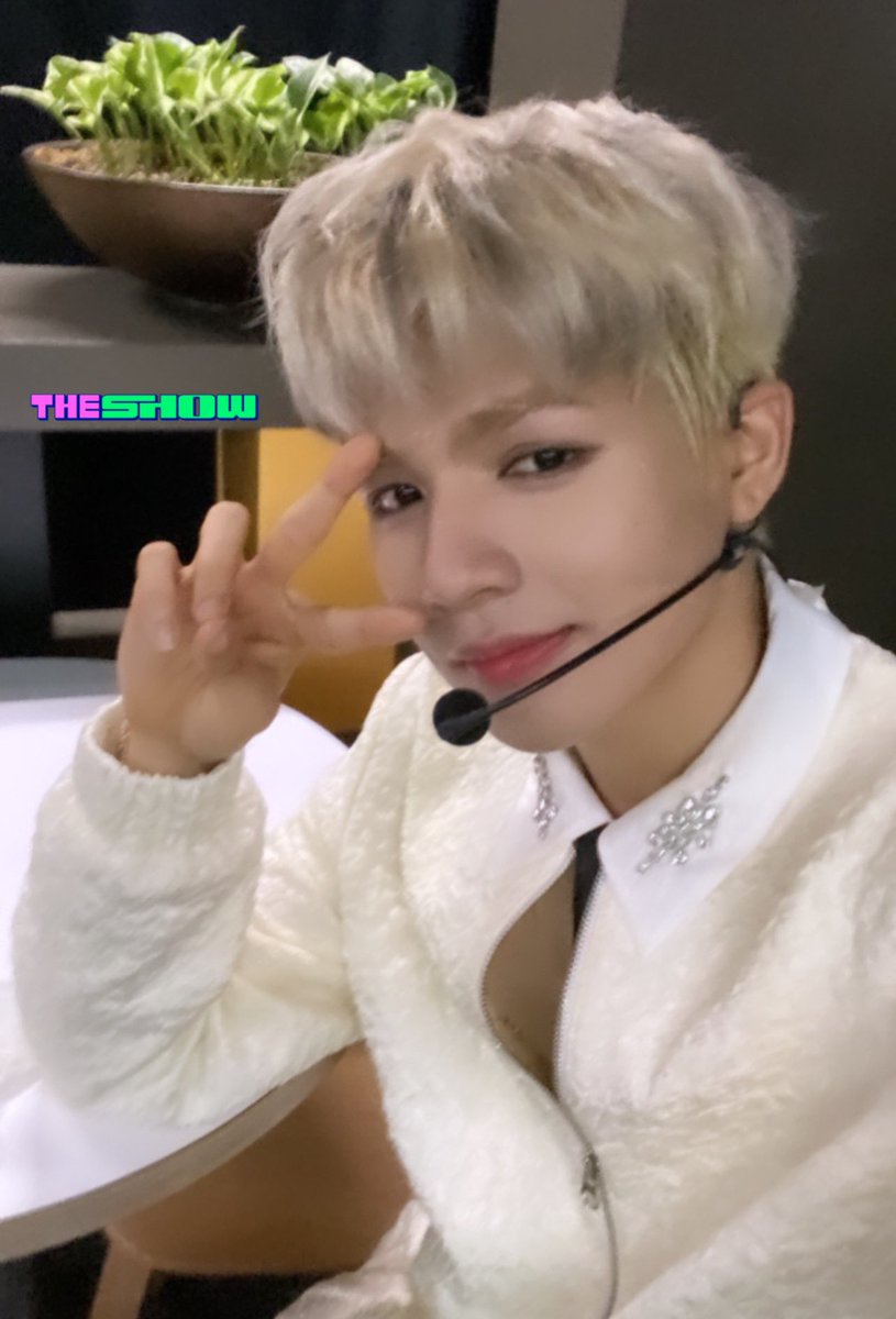 [★335회 더쇼초이스 후보①]
어라랏? 상암 모기 더쇼가 다 잡아버렸숴요,,
울 짱라이즌 셀카가 귀염큐트해서 박수치다
모기를 다 잡아버렸거든요😉✌🏻
#더쇼 #HORI7ON #SIX7EEN <a href="/HORI7ONofficial/">HORI7ONofficial</a>