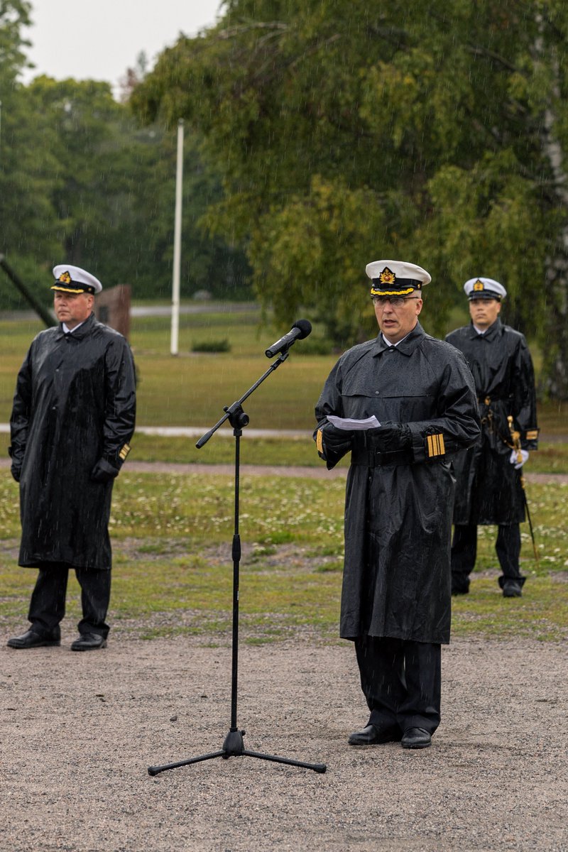 rannikkopr's tweet photo. #Rannikkoprikaati'ssa järjestettiin tänään Suomenlinnan rannikkorykmentin komentajan vaihtotilaisuus, jossa komentaja Ville Vänskä luovutti tehtävänsä komentaja Klaus Fromholzille. Onnea ja menestystä molemmille uusiin tehtäviin!
#merivoimat #upinniemi #MERIV #RPR #SLRR https://t.co/jd0L4Q9k7a