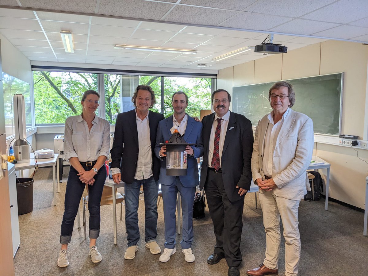 Geow_UniHD's tweet photo. Celebrating a great achievement in our research group! Marcus earned his PhD with summa cum laude, studying the environmental relevance of climate-active and ozone-depleting gases derived from intraplate volcanism🌋. Warmest Congratulations from all of us! #PhD #gasanalytics https://t.co/eKj9nKtPDN