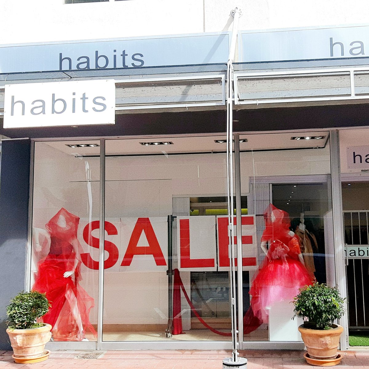 HabitsFashion's tweet image. Did someone say SALE? 📷📷
This week's #Habitswindow SALE-A-BRATES our red-hot winter sale,📷 now on! 📷 📷
Get up to 75% OFF our favourite AW'23 styles, instore &amp;amp; online here &amp;gt;&amp;gt; tinyurl.com/ywjupfwf
#HabitsFashion #AW23 #wintersale #sale #supportlocal