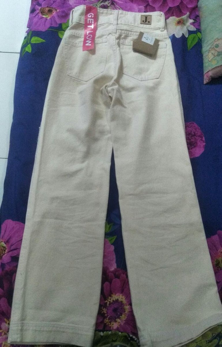 pvhase's tweet photo. UP SAMPE SOLD size celana 27 ya

langsung dm kesini ya @miayamloml 

#zonauang #zonajajan #zonaba #zonabu https://t.co/esJ7eDqLYO