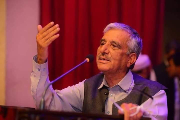 ShaguftaMalik12's tweet photo. په‌ انديښنو کي ميني چرته کيږي 
په جنازو کي میني چرته کيږي 

لاګيا يو هره ورځ قبرونه کنو 
په مقبرو کي ميني چرته کيږي . 
شمس بونيري 
اللہ د سرہ د خاورو اوبخہ 
آمین https://t.co/46xBoZISZc