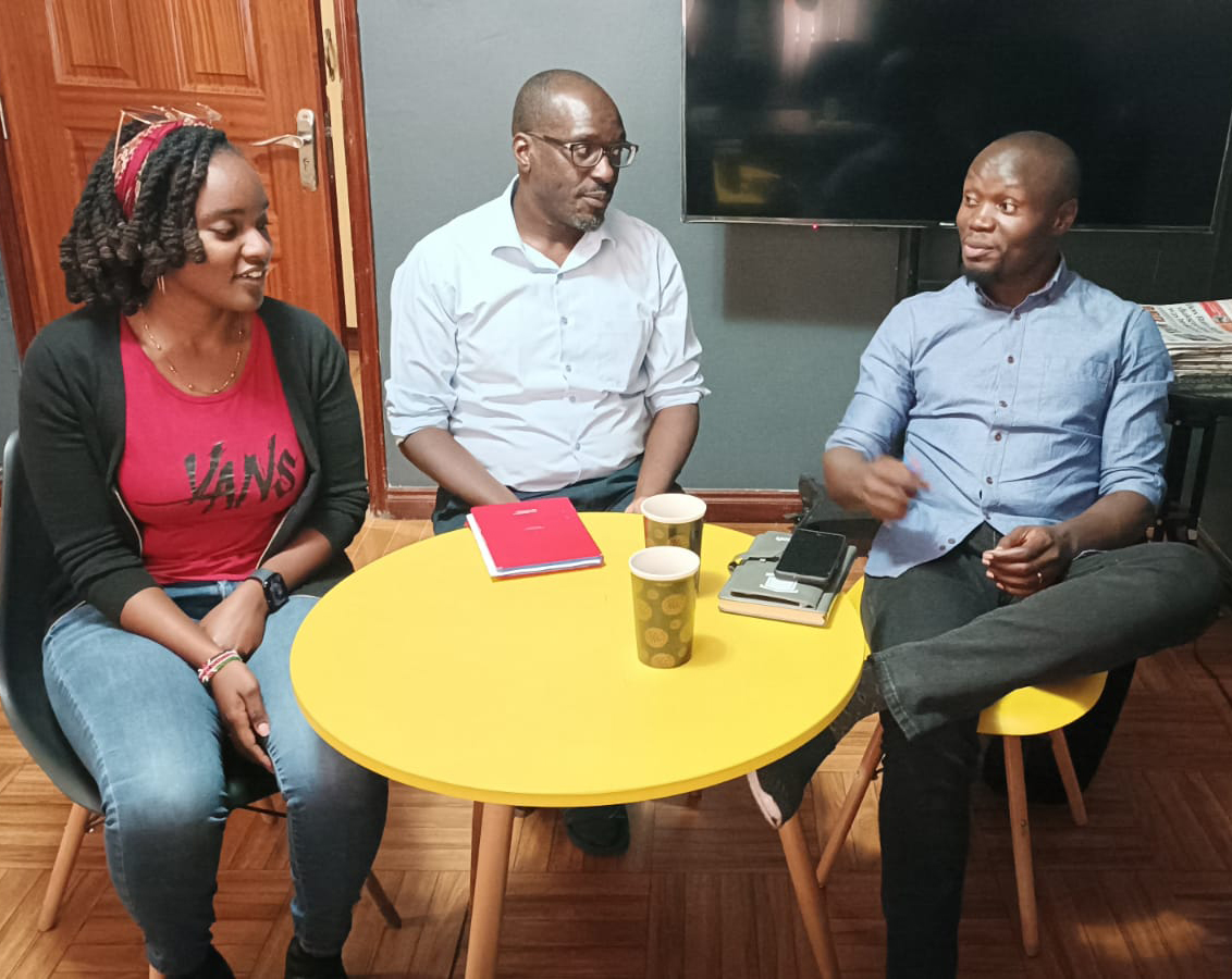 KarakanaOnline's tweet photo. Our Team Lead @StephenNderitu_  had the honour of hosting actor + creative @PeterKawa and Abbey Ambani (PR &amp; Communication Consultant) from @SpearheadEnt + @SanaaPost. They had discussions around mentorship, learning for creatives and other creative industry matters. https://t.co/GbU2nOnkBj