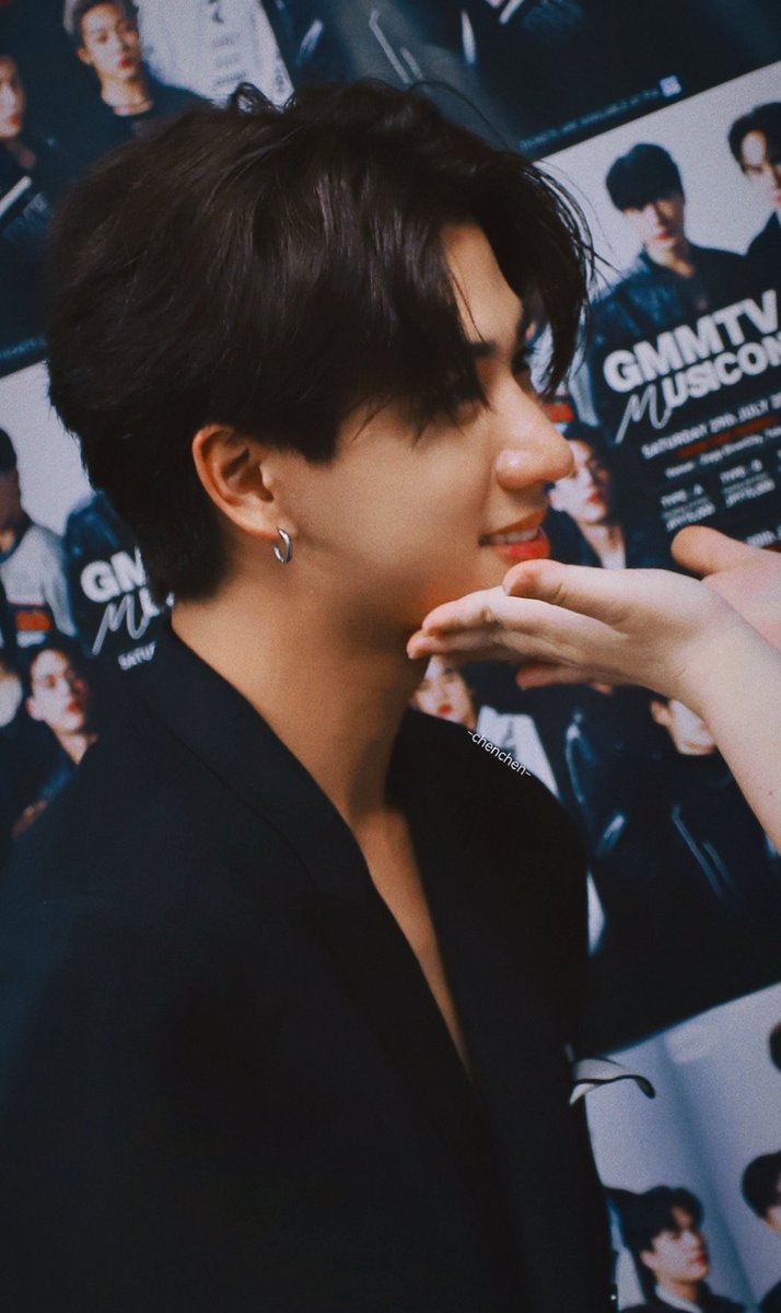 CHENCHENPPE's tweet photo. When he looks at you like this. What will happen to you?tell me😉
@perthppe
#PerthTanapon #KDPPE
#MusiconxPerthD3
#GMMTVMUSICONDAY3
#GMMTVMUSICONxTOKYO https://t.co/LvNyFQSxZ2
