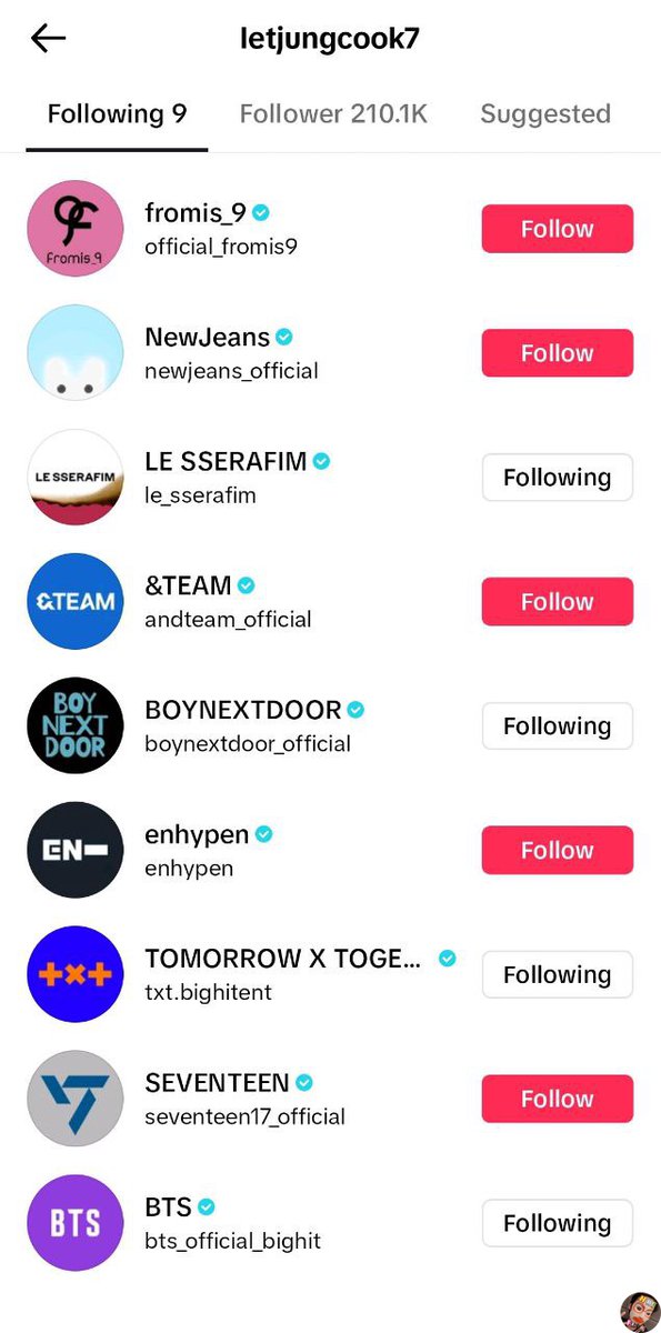 AnoMalyDeFi's tweet photo. [hbl] ketua hybe labels kita mss ian udh follow akun grup ini😭☝🏻 https://t.co/wBbSznNkTB