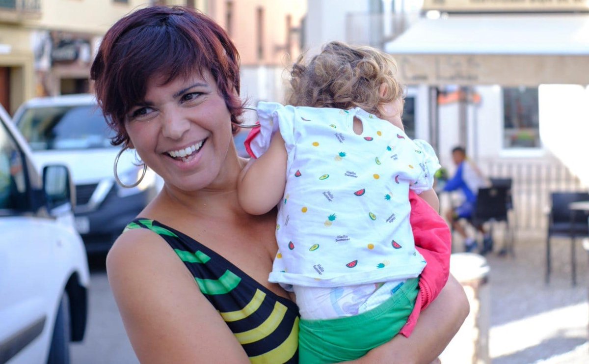 TeresaRodr_'s tweet photo. Hoy he destetado a mi hija pequeña. Cuatro años y medio de lactancia y dos de tándem. Tengo un título de licenciada por menos tiempo y dedicación.

Ahora tengo una mezcla de pena y orgullo, nostalgia e ilusión, ausencia y alivio. Es muy raro. Supongo que criar es todo así. https://t.co/TiGz7kXTLg