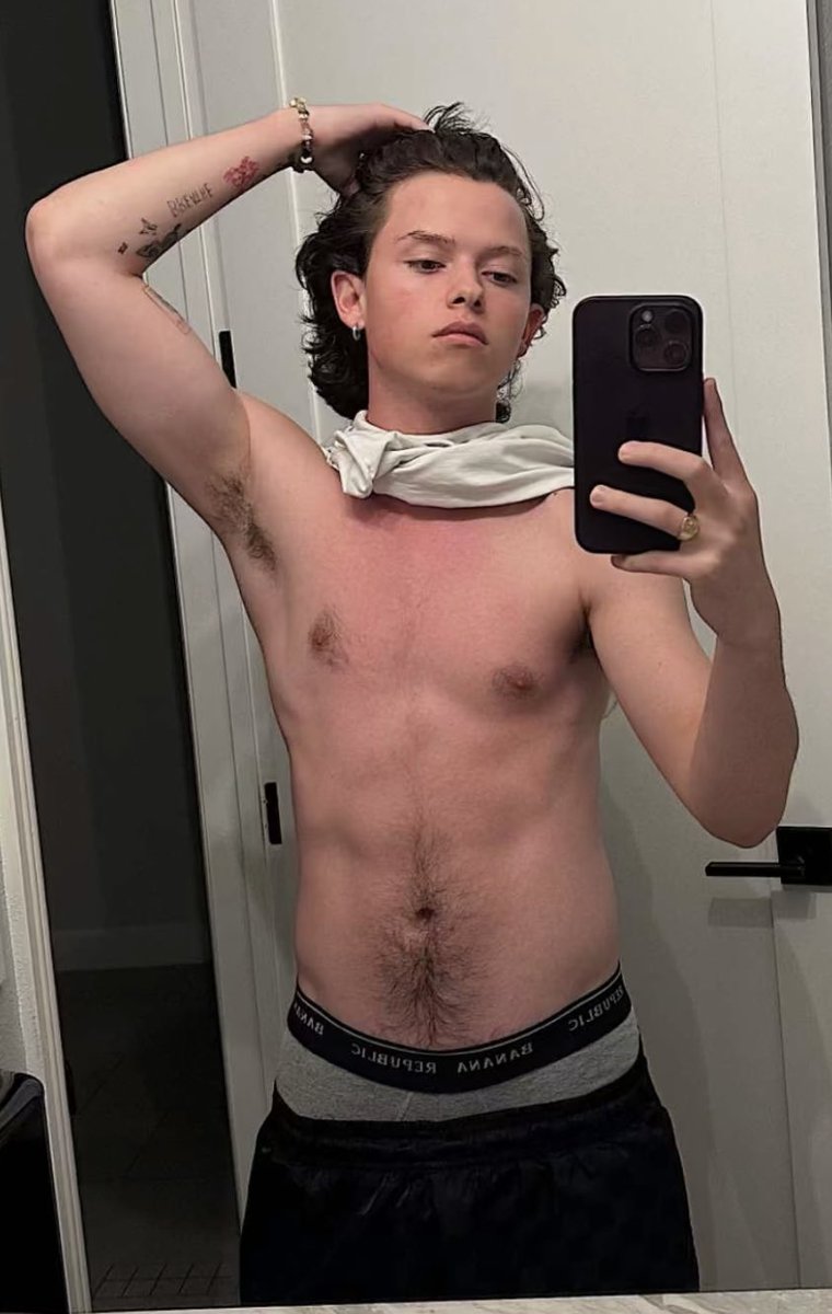 SluttyShakespe1's tweet photo. Love that he lets his stomach fuzz grow. I wanna know if he lets his bush grow, too. ๐๐ฅฐ #JacobSartorius https://t.co/1XNe1Wn2V4