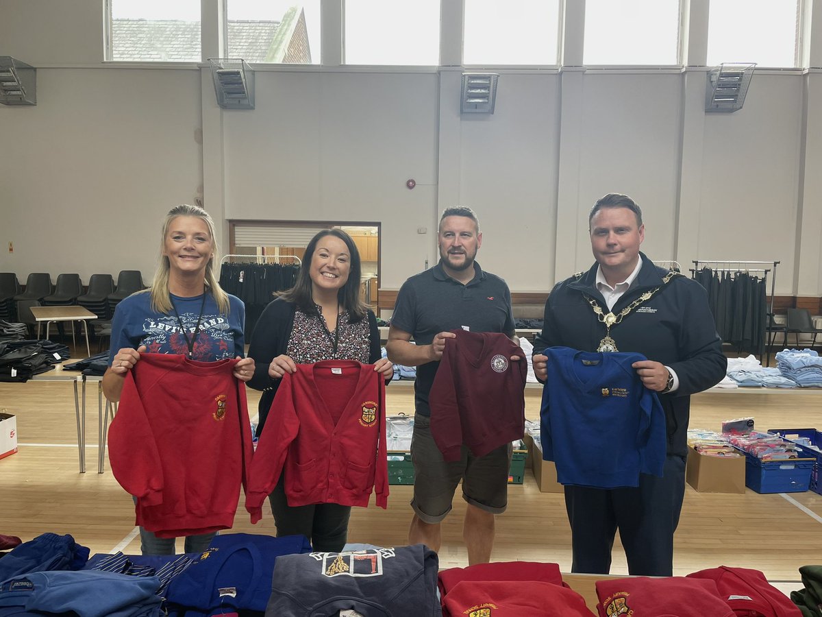 ROC_NI's tweet photo. Great to welcome the Mayor of Antrim & Newtownabbey Councillor Mark Cooper and Councillor Julian McGrath today at our School Uniform Project in Glengormley Methodist Church!
#rocnorthernireland #rocglengormley #schooluniformproject https://t.co/Cuo8ELGrev
