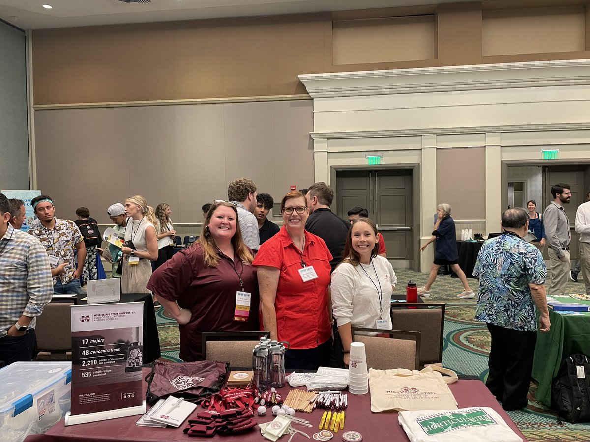 deltagirl_jb's tweet photo. Career day at ASHS was a success!! Thanks to the MSU Graduate School, DAFVM, Extension Service, MAFES, CALS, PSS, CREC, and LA departments for providing us with the swag that made our table awesome!! #ashs2023 https://t.co/2Nd7ICFXUv